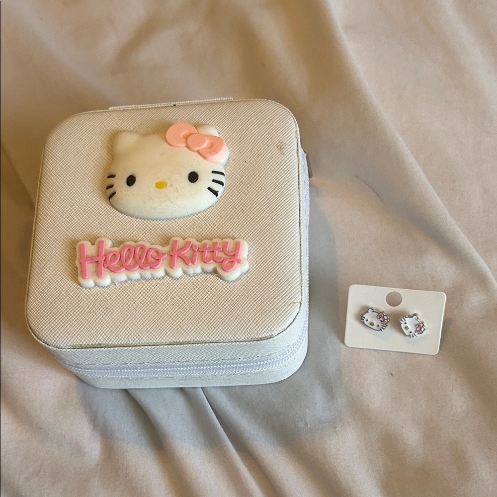 Hello Kitty‎ White Jewelry Box with hello kitty earrings
